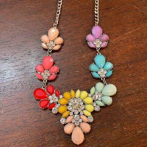 Floral necklace with beautiful details